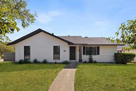 2118 Glencrest Garland, TX 75040