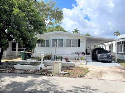 2280 SW 51st Pl Fort Lauderdale, FL 33312