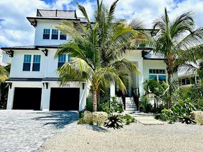 3015 Avenue E W Holmes Beach, FL 34217