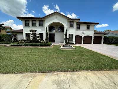 19441 NW 5th St Pembroke Pines, FL 33029