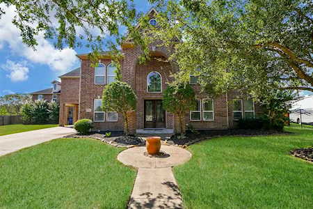 1934 Skip Rock St Friendswood, TX 77546