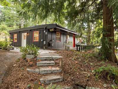 18430 47th Place NE Lake Forest Park, WA 98155