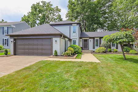 3756 River Ln Rocky River, OH 44116