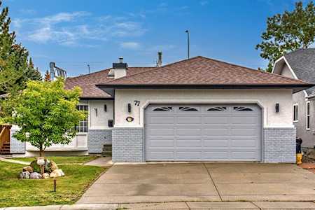 77 Country Hills Close NW Calgary, AB T3K 3Z2