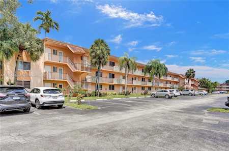 5950 Del Lago Cir #104 Sunrise, FL 33313