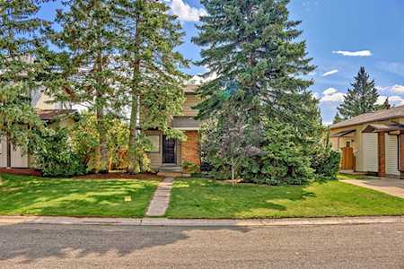 16 Cedarwood Place SW Calgary, AB T2W 3G6