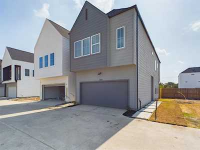 3015 Jensen Springs Ln Houston, TX 77026