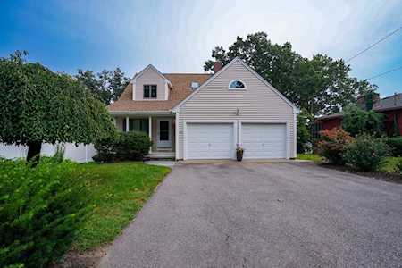 145 Lakeshore Dr Blackstone, MA 01504
