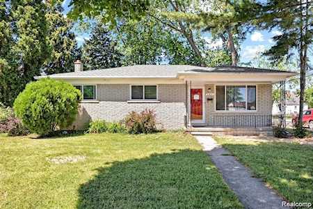 6951 Gilman St Garden City, MI 48135