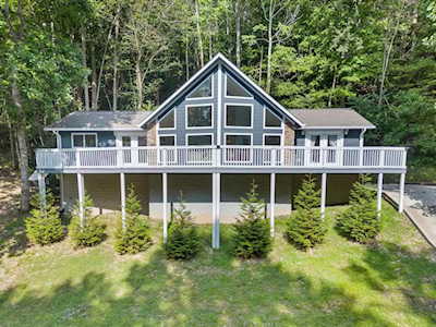 2499 Shoreside Dr Smithville, TN 37166