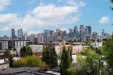 1922 29 Ave SW Calgary, AB T2T 1N1