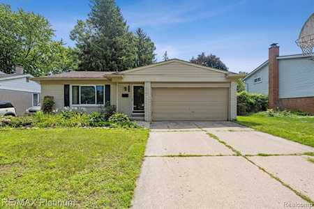 39647 John Dr Canton Twp, MI 48187