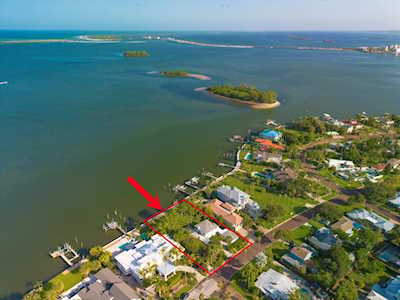 1748 Santa Barbara Dr Dunedin, FL 34698