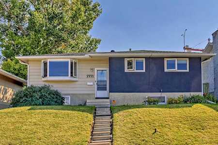 7771 Bowcliffe Crescent NW Calgary, AB T3B 2S6