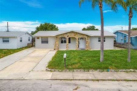 1051 Cornwall Dr Holiday, FL 34691
