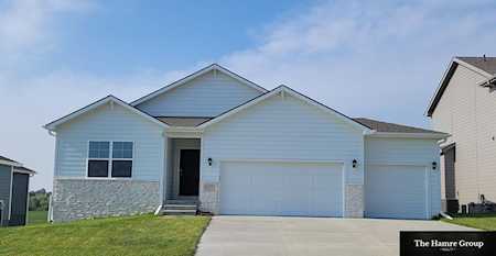 4553 Lawnwood Dr Bellevue, NE 68133