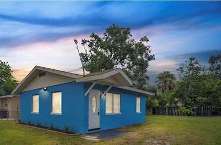 2419 13th St W Bradenton, FL 34205