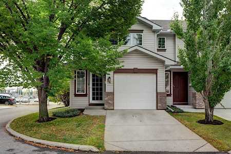 86 Somervale Park SW Calgary, AB T2Y 3J4