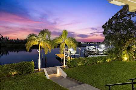 764 Chesapeake Dr Tarpon Springs, FL 34689