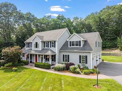 124 Carlisle Road Westford, MA 01886