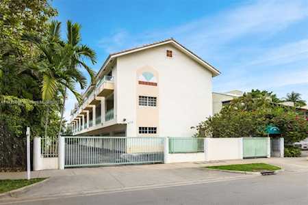 978 NW N River Dr #6 Miami, FL 33136