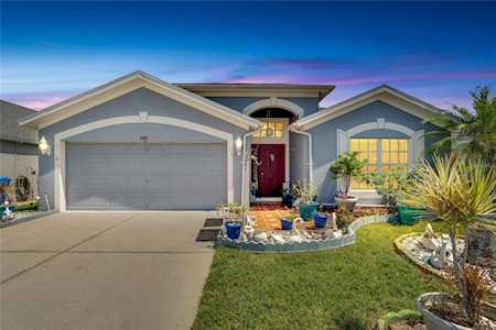 2703 Breakwater Ct Brandon, FL 33511