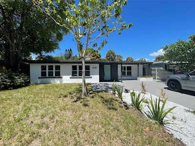 3926 Helena St NE St. Petersburg, FL 33703