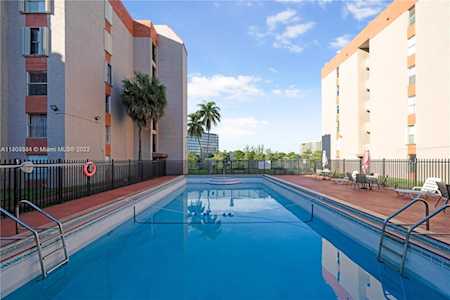 5201 NW 7th St #201 Miami, FL 33126
