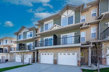 811 Sage Hill Grove NW Calgary, AB T3R 2A2