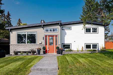 2416 58 Ave SW Calgary, AB T3Z 3T1