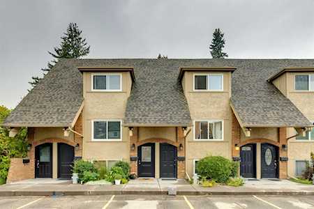 2212 Paliswood Rd SW #8 Calgary, AB T2V 4Y6