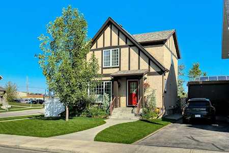 6 Cyprus Green SW Calgary, AB T3E7S8