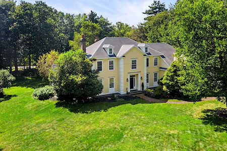 12 Cotton Farm Ln North Hampton, NH 03862