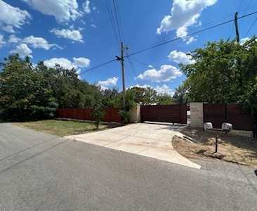 9601 Wier Loop RD Austin, TX 78736