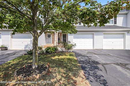 3 Lorenzo Ct Aberdeen, NJ 07747
