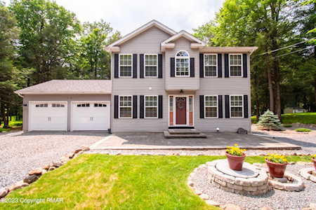 15 Lakeside Ln Albrightsville, PA 18210