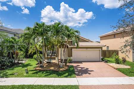 220 SW 203rd Ave #220 Pembroke Pines, FL 33029