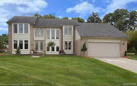 27670 S. Bridle Hills Dr Farmington Hills, MI 48336