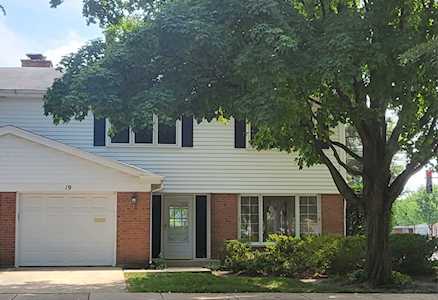 19 S Regency Ct West Arlington Heights, IL 60004