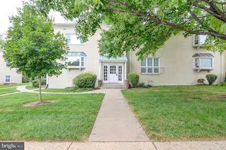 2908 Peyton Randolph Dr #101 Falls Church, VA 22044