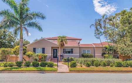 3300 Locust St NE St. Petersburg, FL 33704
