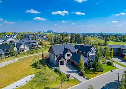 24 Mary Dover Dr SW Calgary, AB T2T 6K5