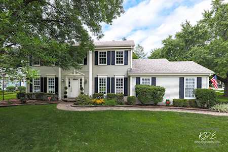 1423 Heatherton Dr Naperville, IL 60563