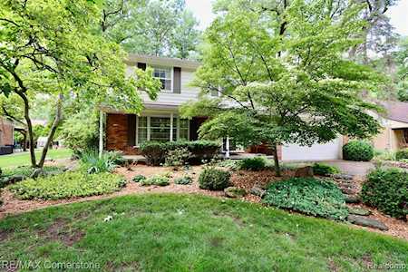 15733 Loveland St Livonia, MI 48154