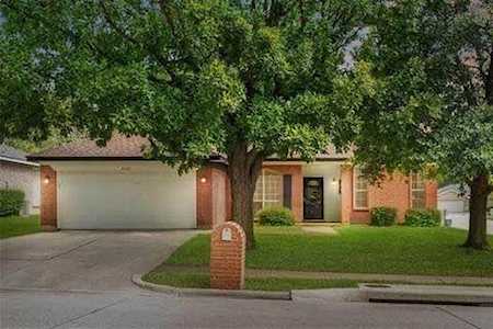 7229 Woodhinge Drive Benbrook, TX 76126