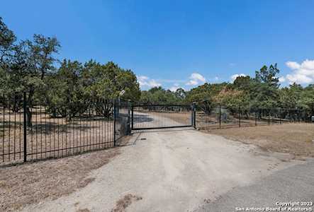 1081 Colleen Dr Canyon Lake, TX 78133