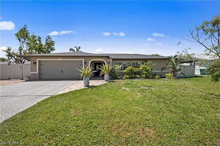 1040 E Shaddelee Ln Fort Myers, FL 33919