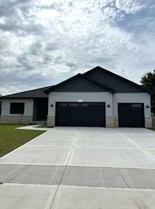 1180 S Heritage Dr Diamond, IL 60416