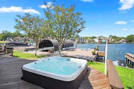 81 N Winthrop Harbor Montgomery, TX 77356