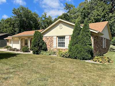 1906 Woodview Ln Anderson, IN 46011